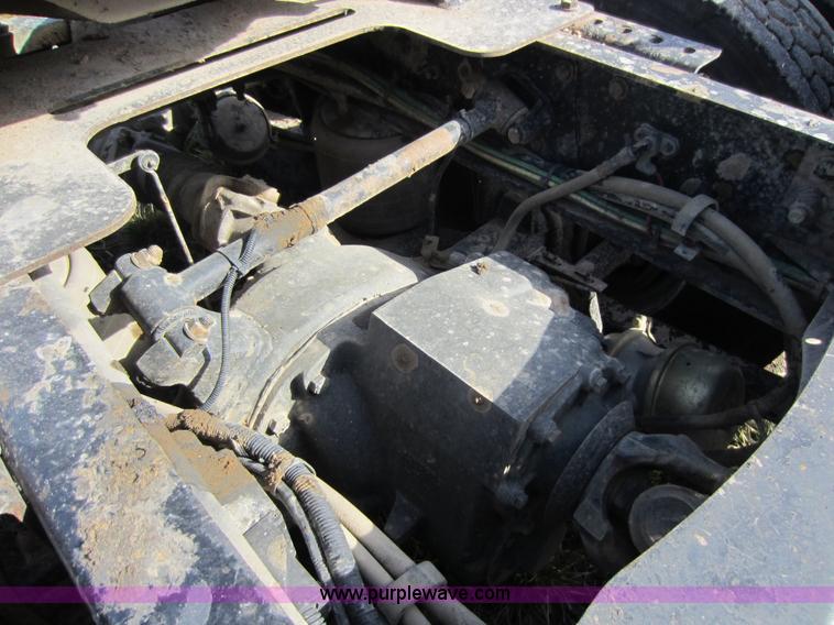 image for item A5601 2000 Sterling A9500 semi