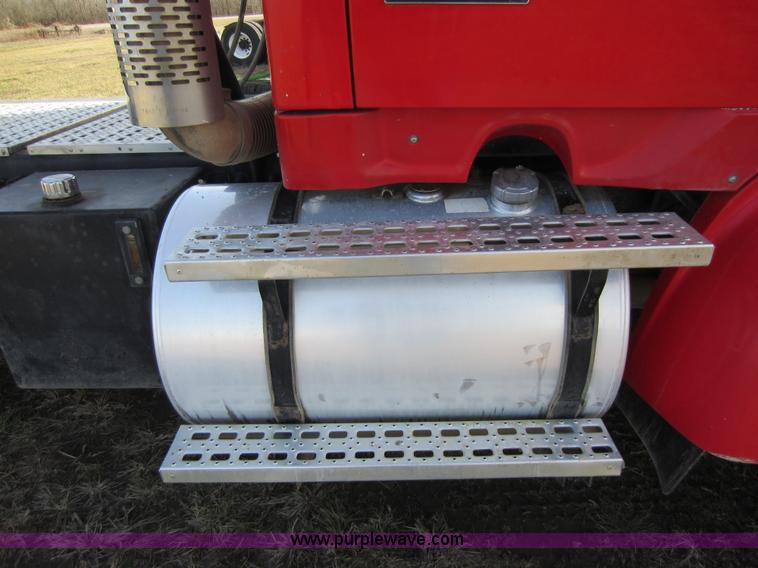 image for item A5601 2000 Sterling A9500 semi