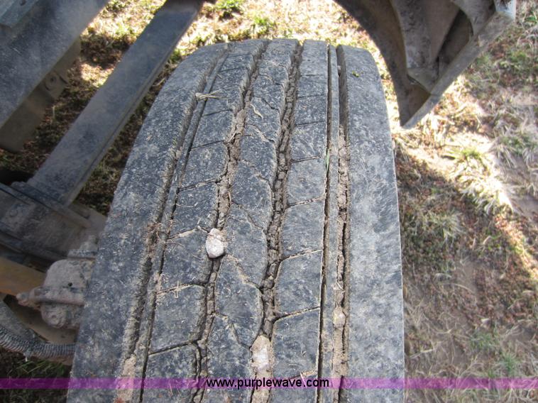 image for item A5601 2000 Sterling A9500 semi