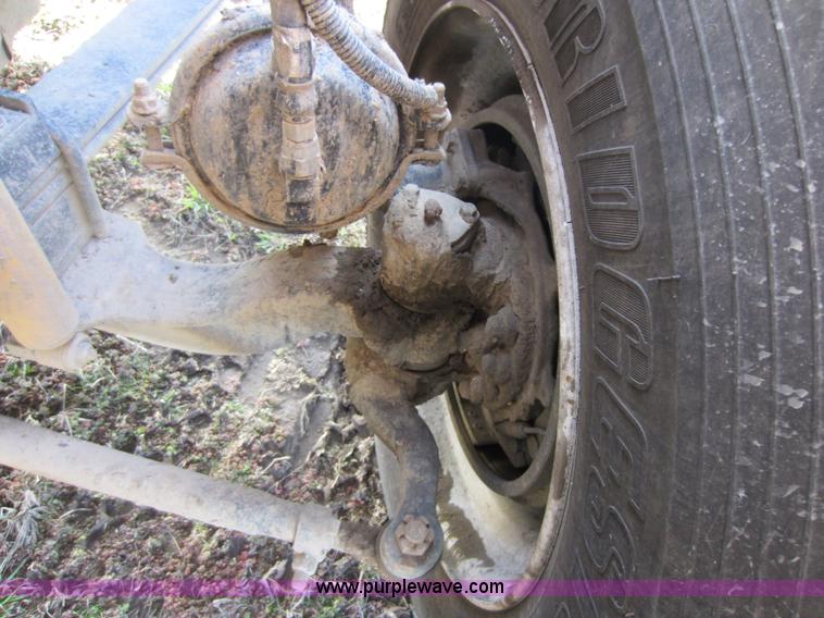 image for item A5601 2000 Sterling A9500 semi