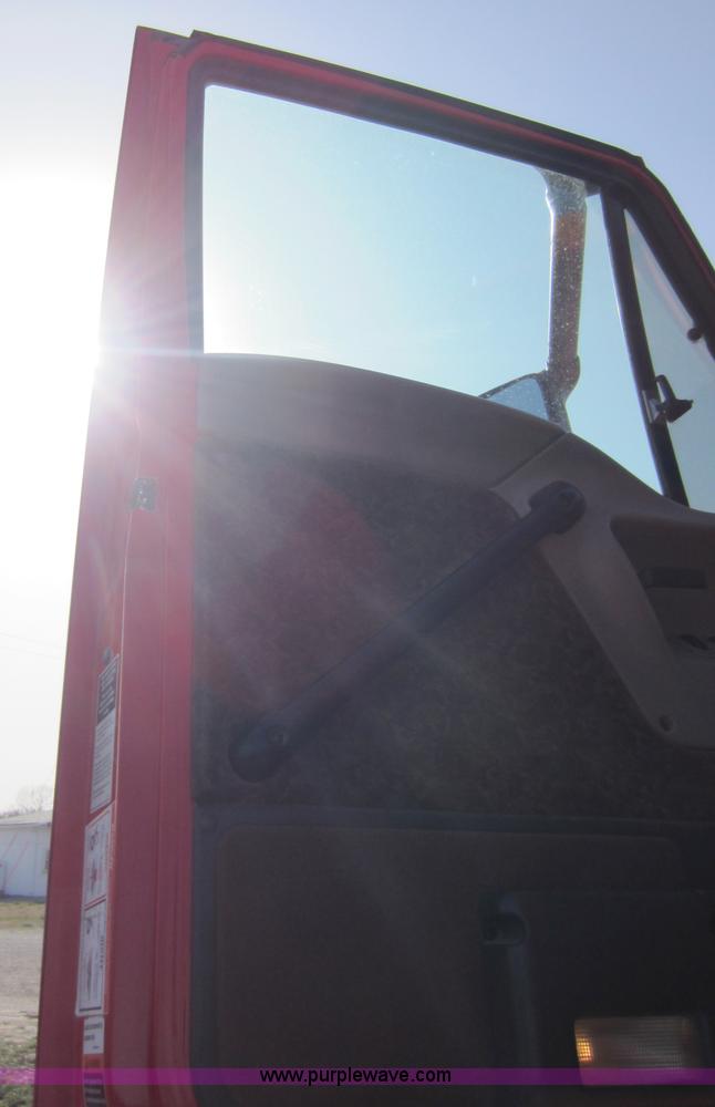 image for item A5601 2000 Sterling A9500 semi