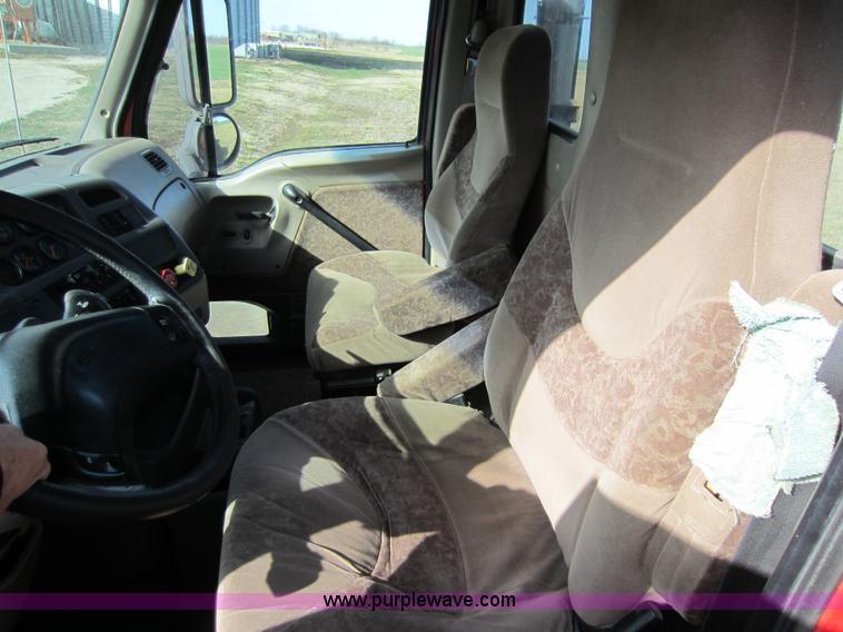 image for item A5601 2000 Sterling A9500 semi