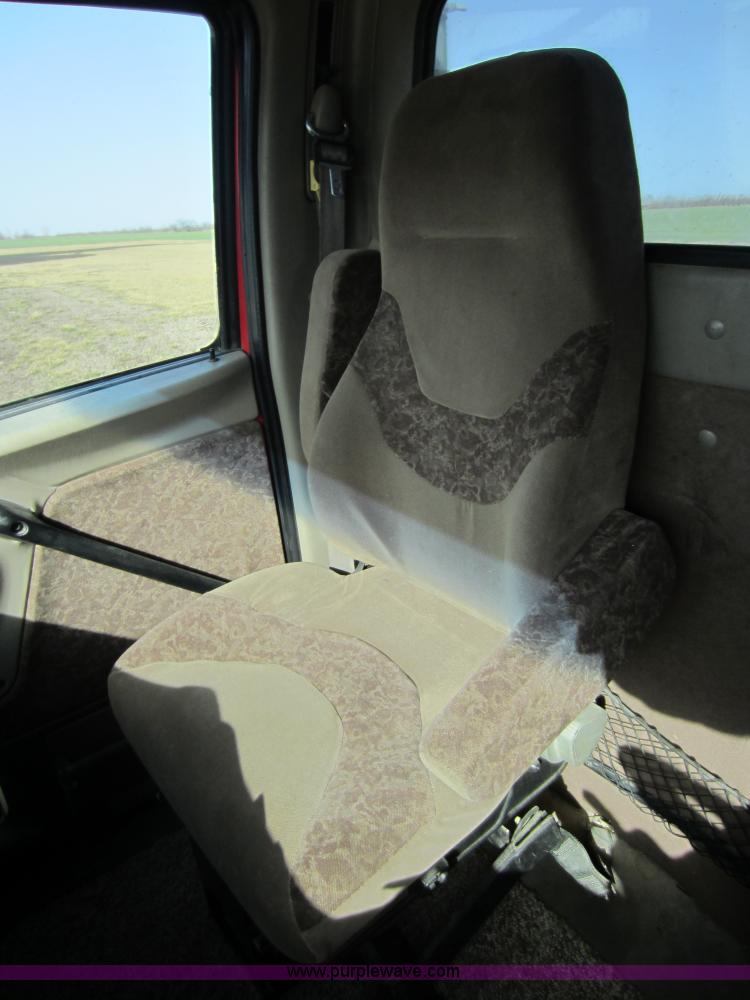 image for item A5601 2000 Sterling A9500 semi