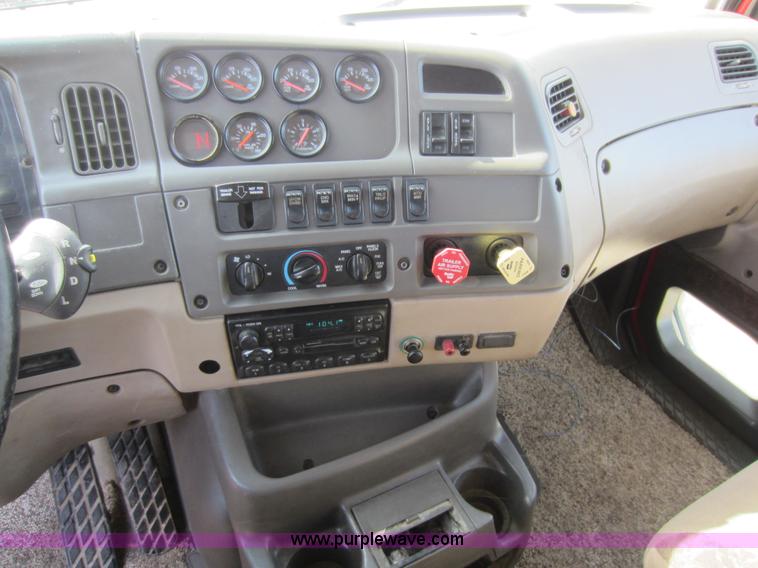 image for item A5601 2000 Sterling A9500 semi