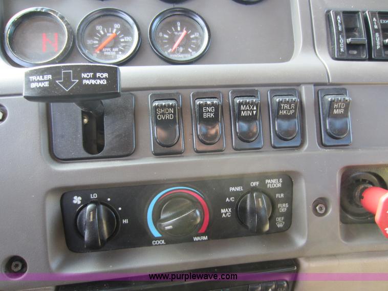 image for item A5601 2000 Sterling A9500 semi