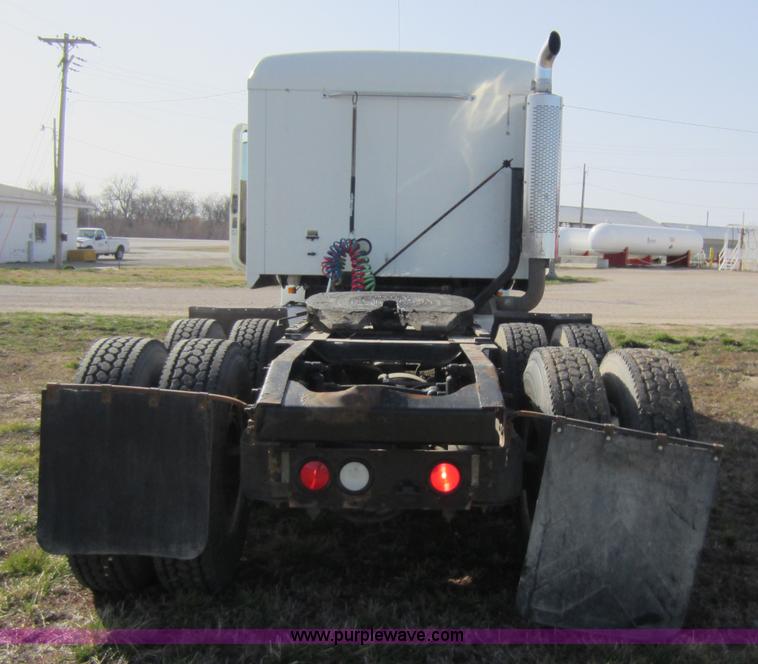 image for item A5602 2005 Mack CH613 semi truck