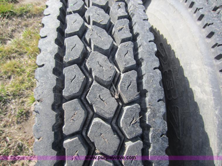 image for item A5602 2005 Mack CH613 semi truck