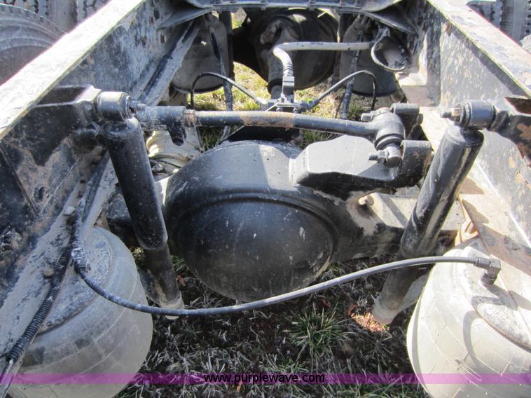 image for item A5602 2005 Mack CH613 semi truck