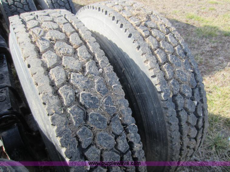 image for item A5602 2005 Mack CH613 semi truck