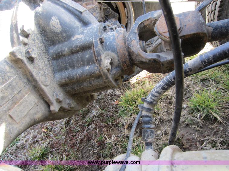 image for item A5602 2005 Mack CH613 semi truck