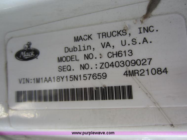 image for item A5602 2005 Mack CH613 semi truck