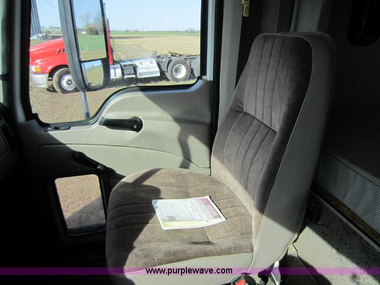 image for item A5602 2005 Mack CH613 semi truck