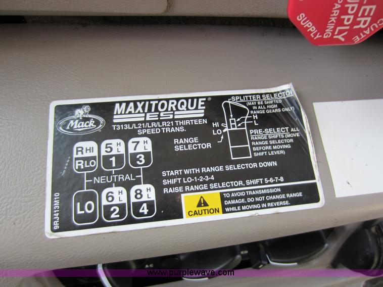 image for item A5602 2005 Mack CH613 semi truck