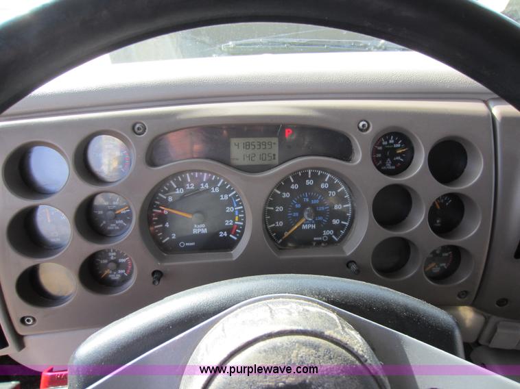 image for item A5602 2005 Mack CH613 semi truck