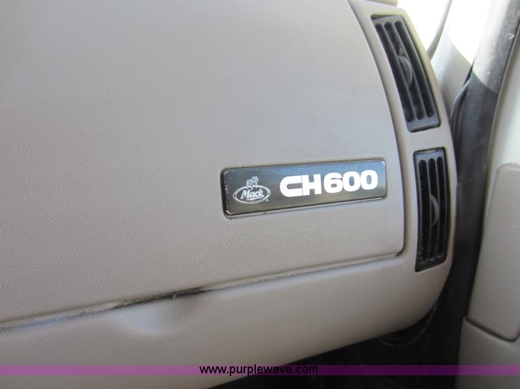 image for item A5602 2005 Mack CH613 semi truck