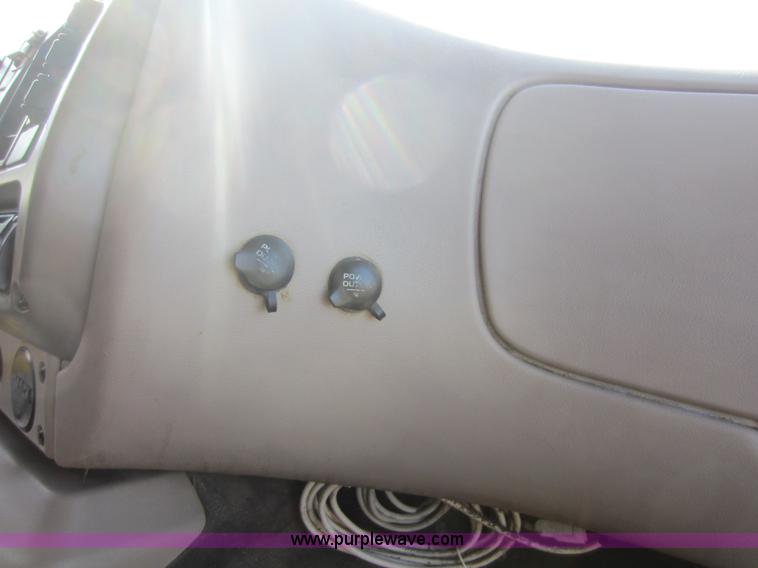 image for item A5602 2005 Mack CH613 semi truck