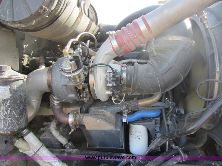 image for item A5602 2005 Mack CH613 semi truck