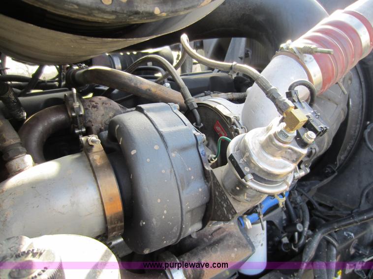 image for item A5602 2005 Mack CH613 semi truck