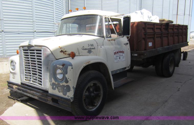 image for item A5604 1965 International Loadstar 1600 truck