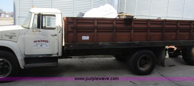 image for item A5604 1965 International Loadstar 1600 truck