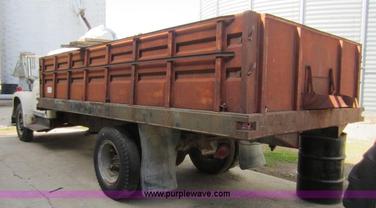 image for item A5604 1965 International Loadstar 1600 truck