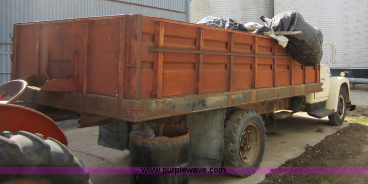 image for item A5604 1965 International Loadstar 1600 truck