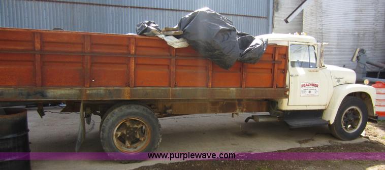 image for item A5604 1965 International Loadstar 1600 truck