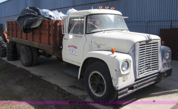 image for item A5604 1965 International Loadstar 1600 truck