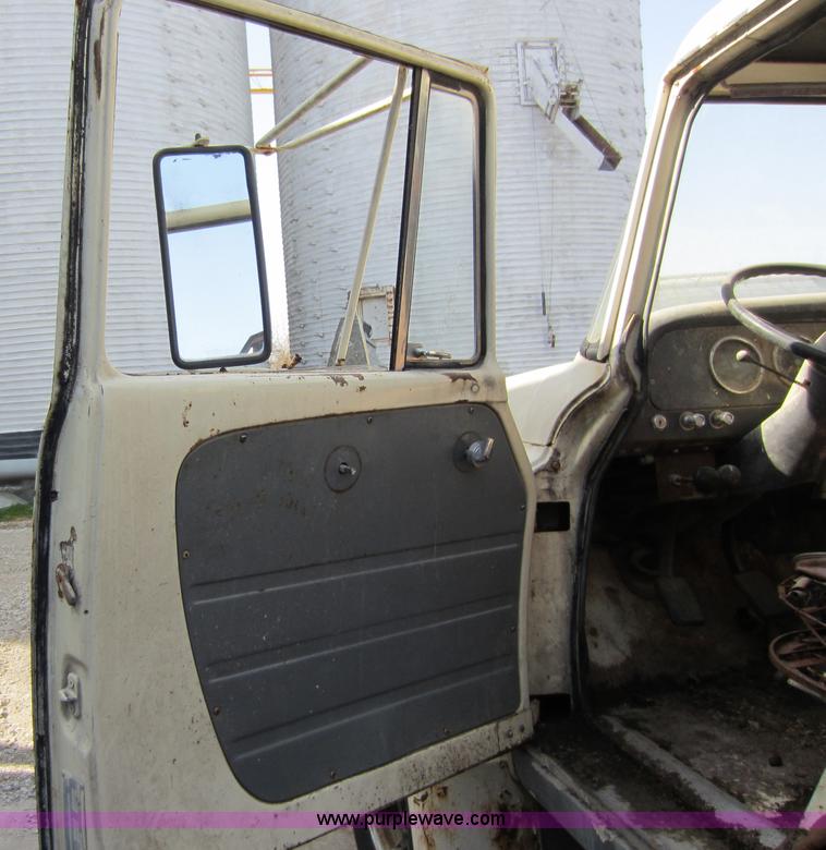 image for item A5604 1965 International Loadstar 1600 truck