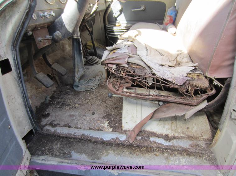 image for item A5604 1965 International Loadstar 1600 truck