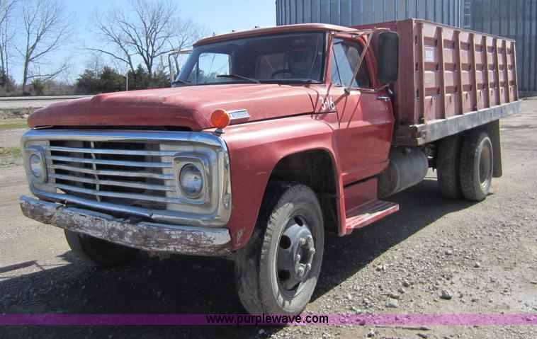 image for item A5605 1968 Ford F600 grain truck