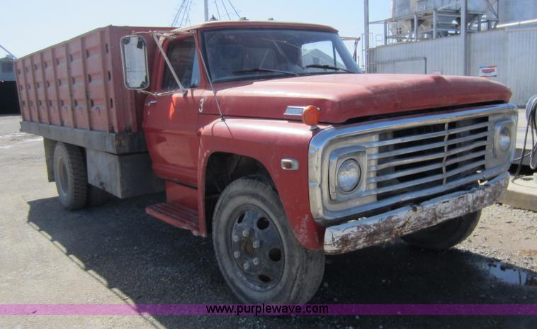 image for item A5605 1968 Ford F600 grain truck