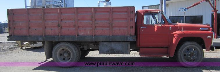 image for item A5605 1968 Ford F600 grain truck