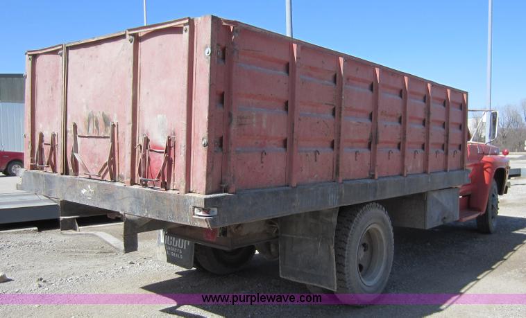 image for item A5605 1968 Ford F600 grain truck