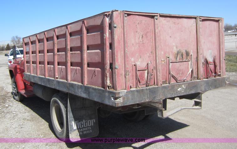 image for item A5605 1968 Ford F600 grain truck