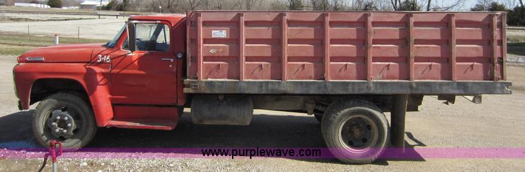 image for item A5605 1968 Ford F600 grain truck