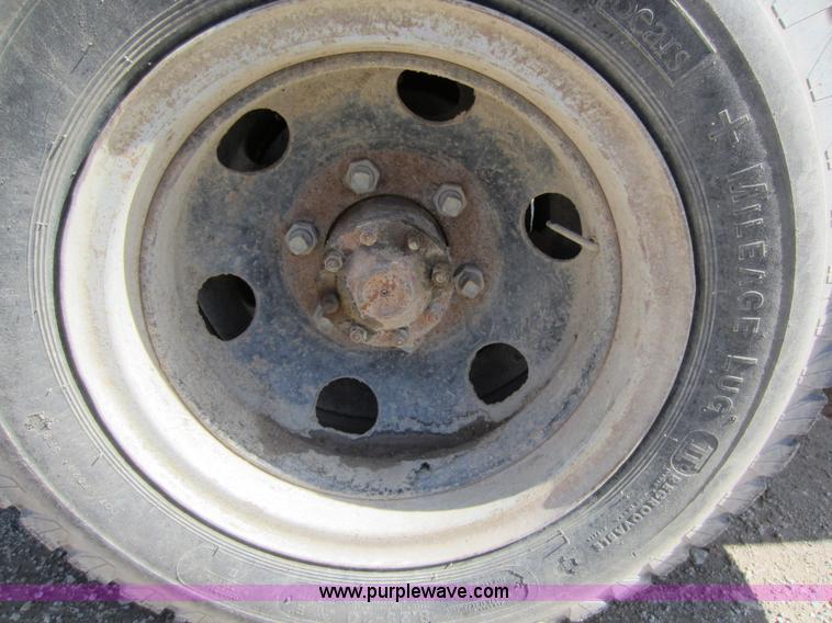 image for item A5605 1968 Ford F600 grain truck