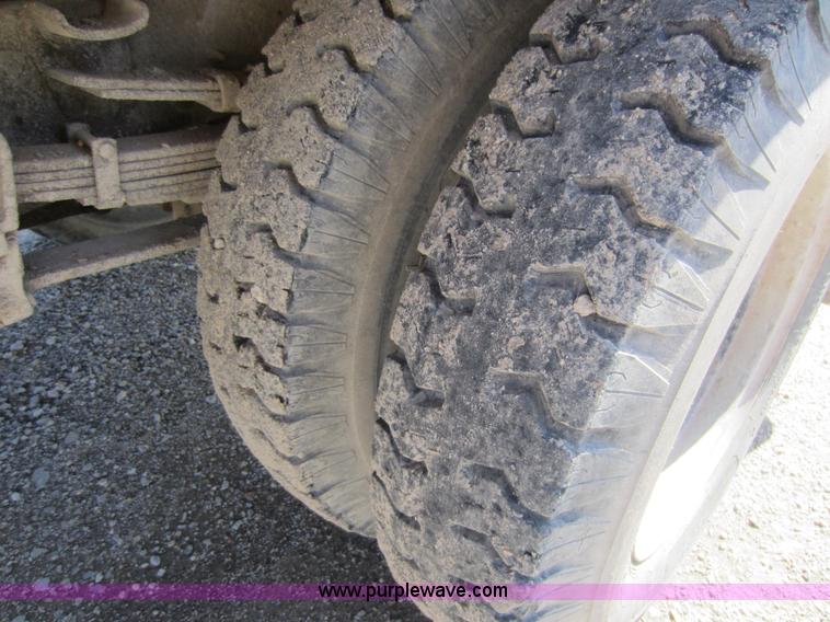 image for item A5605 1968 Ford F600 grain truck