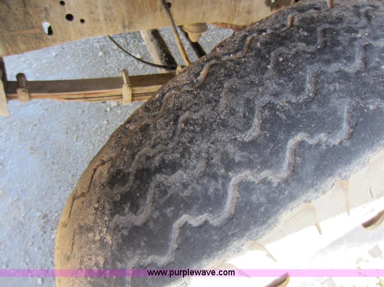 image for item A5605 1968 Ford F600 grain truck