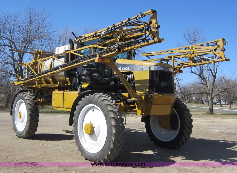 image for item A5606 2004 Ag-Chem RoGator 1064 sprayer
