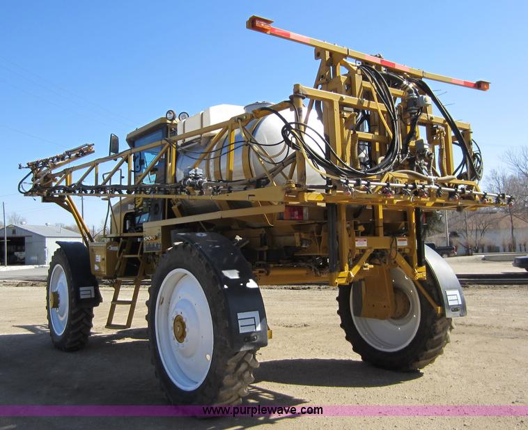 image for item A5606 2004 Ag-Chem RoGator 1064 sprayer