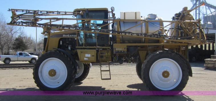 image for item A5606 2004 Ag-Chem RoGator 1064 sprayer