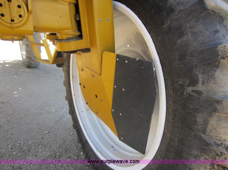 image for item A5606 2004 Ag-Chem RoGator 1064 sprayer