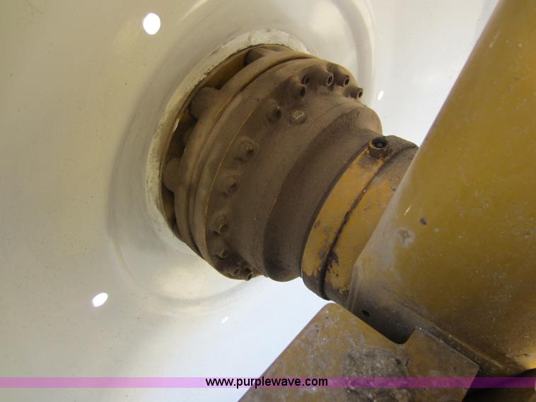 image for item A5606 2004 Ag-Chem RoGator 1064 sprayer