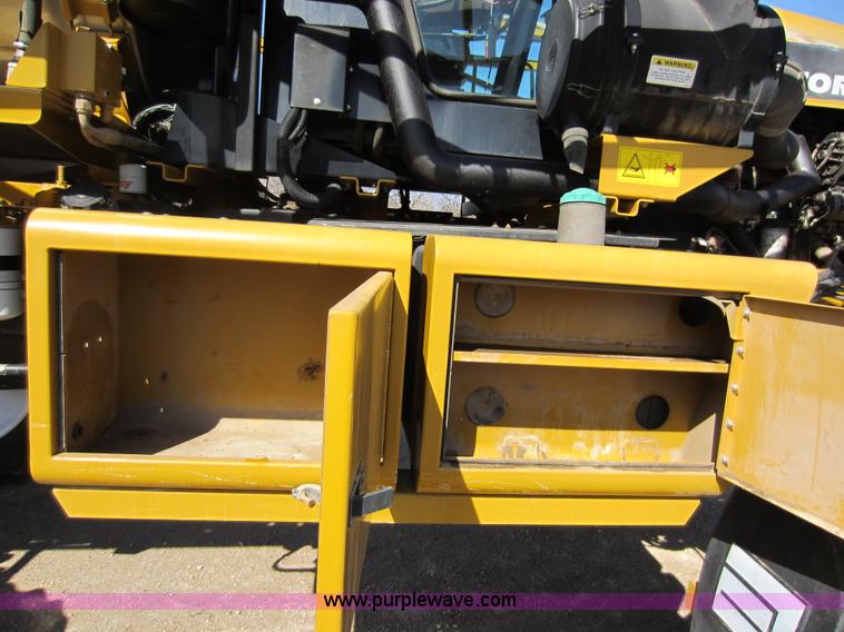 image for item A5606 2004 Ag-Chem RoGator 1064 sprayer