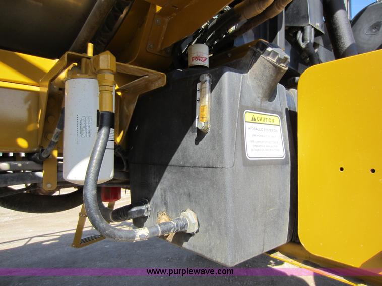 image for item A5606 2004 Ag-Chem RoGator 1064 sprayer