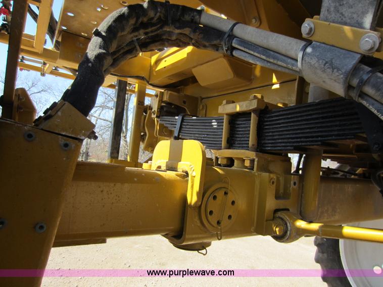 image for item A5606 2004 Ag-Chem RoGator 1064 sprayer