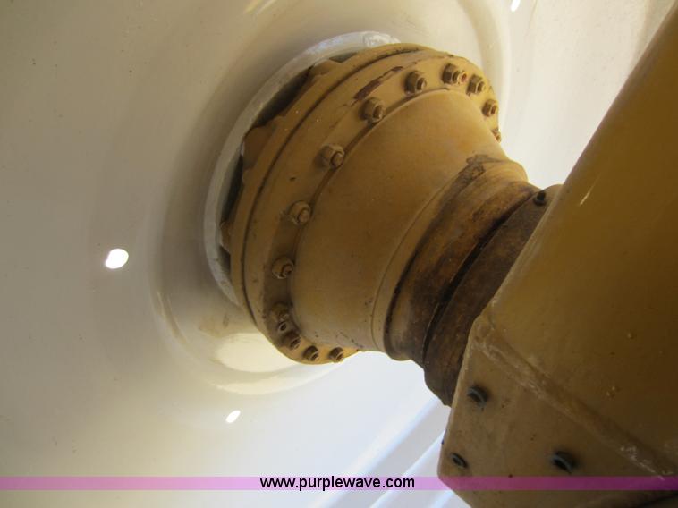 image for item A5606 2004 Ag-Chem RoGator 1064 sprayer