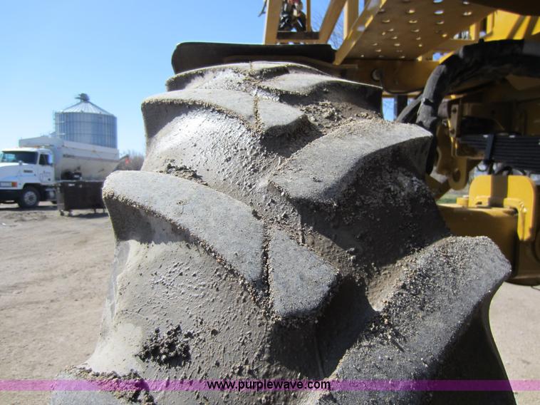 image for item A5606 2004 Ag-Chem RoGator 1064 sprayer