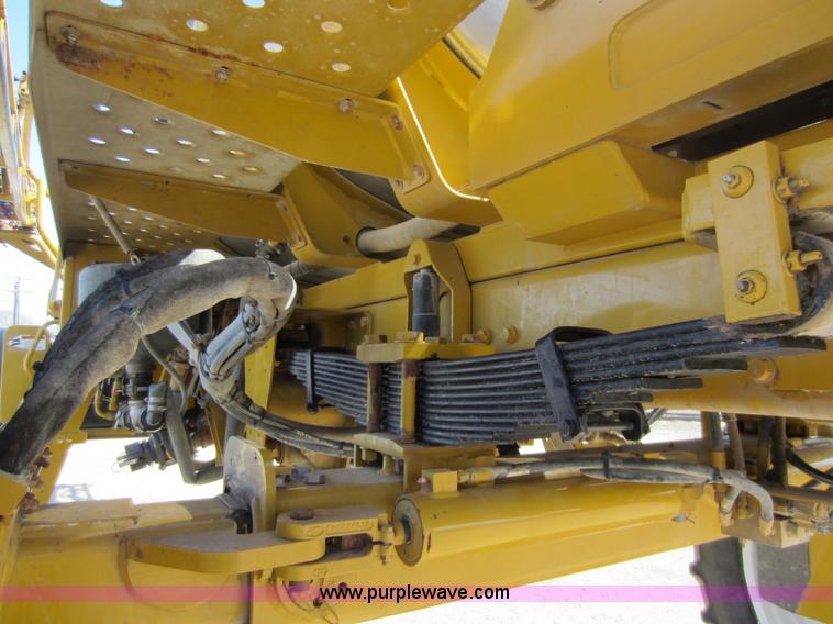 image for item A5606 2004 Ag-Chem RoGator 1064 sprayer